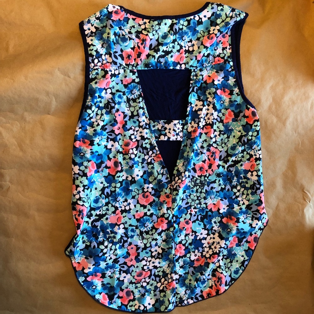 Floral Tank Top - Picture 2 of 3